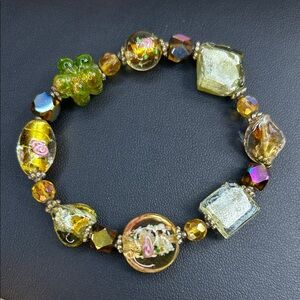 Elegant All Glass Beaded Stretch Bracelet with Green and Gold Accents